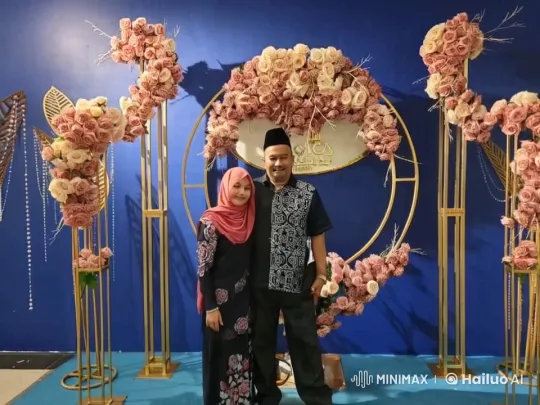 Traditional Couple in Romantic Flower-Decorated Setting – AI Generated Video | Hailuo AI