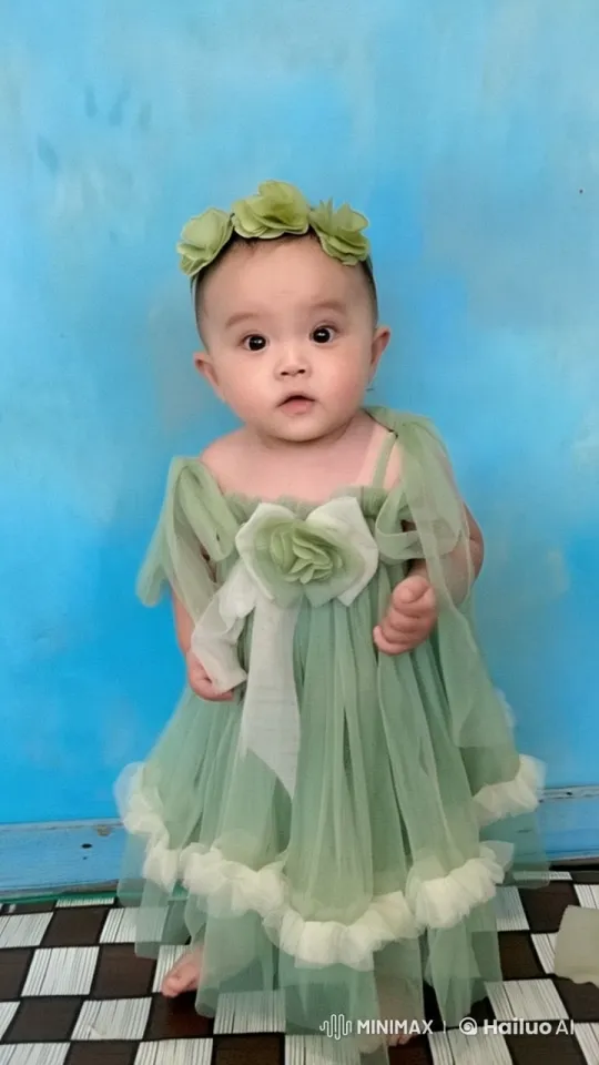 Toddler's Enchanting Walk in Fairy-like Dress Across London – AI Generated Video | Hailuo AI
