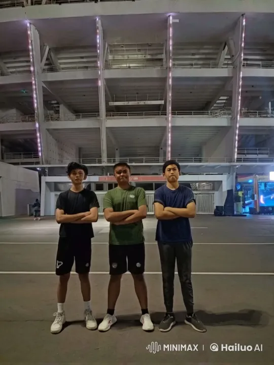 Young Practitioners Display Kungfu Skills in Front of Modern Building – AI Generated Video | Hailuo AI