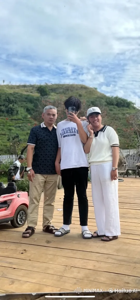 Summer Day on Deck with Playful Stance – AI Generated Video | Hailuo AI