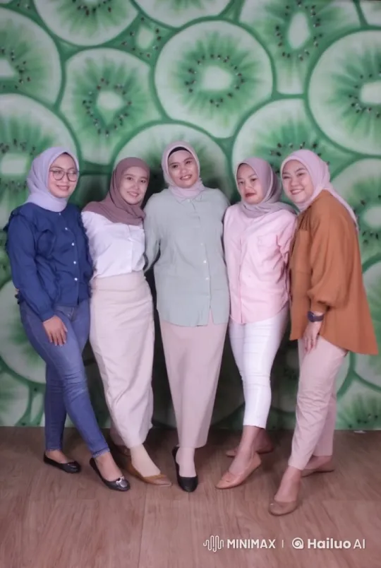 Kiwi Background: Five Hijabi Women Perform Kungfu – AI Generated Video | Hailuo AI