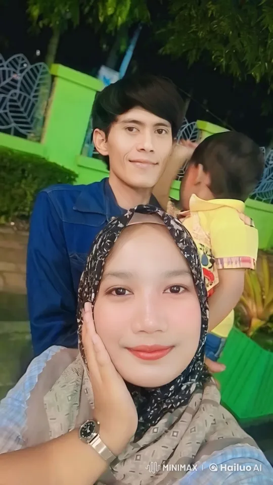 Family Enjoying Kung Fu Display in Lively Setting – AI Generated Video | Hailuo AI