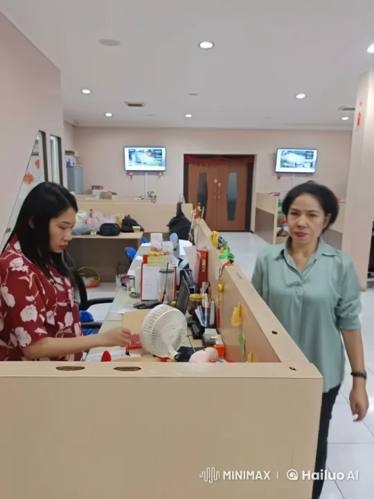 Intense Wing Chun Practice in Small Office Space – AI Generated Video | Hailuo AI