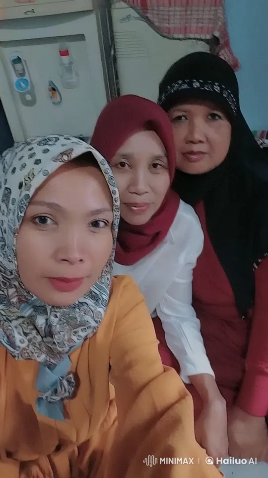 Three Women Bond Over Playful Kungfu Moves Indoors – AI Generated Video | Hailuo AI