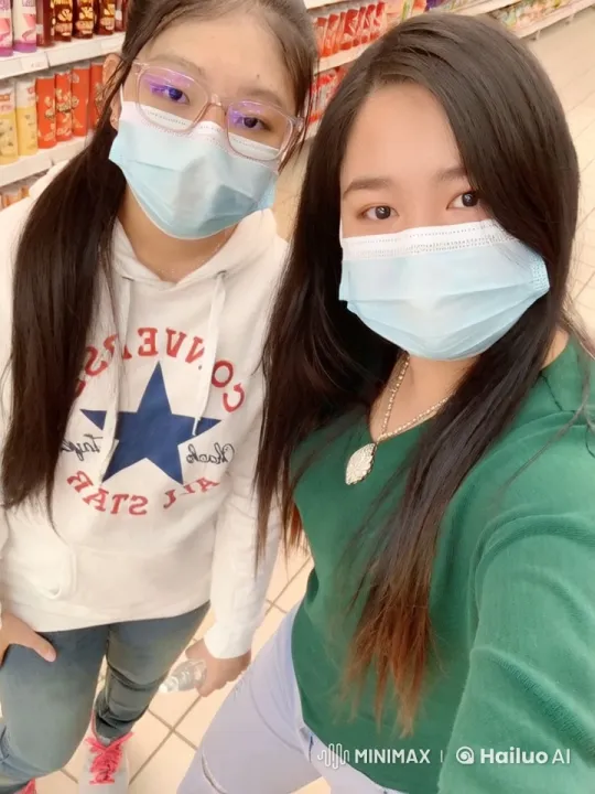 Young Women Engage in Playful Fight in Grocery Store – AI Generated Video | Hailuo AI
