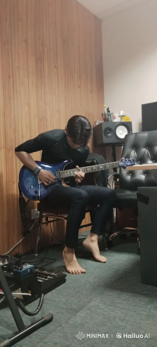 Barefoot Musician and Graceful Kungfu Performer – AI Generated Video | Hailuo AI