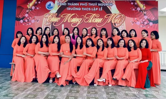 Traditional Dresses: Women Perform Elegantly Powerful Kung Fu – AI Generated Video | Hailuo AI