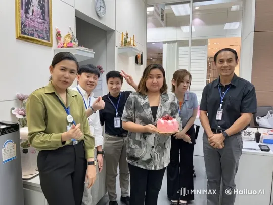 Office Fight: Cake-Bearing Protagonist Engages in Martial Arts Combat – AI Generated Video | Hailuo AI