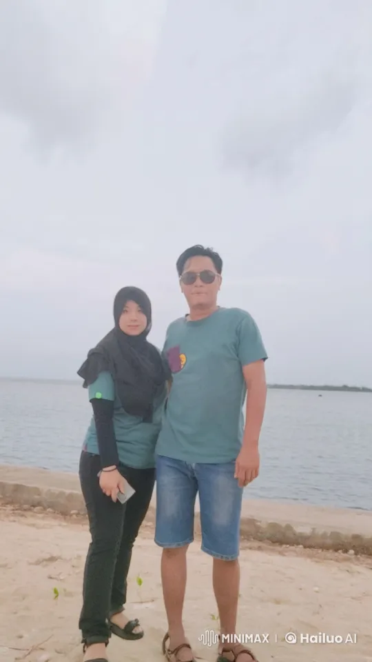 Couple Performs Dynamic Kung Fu on Beach – AI Generated Video | Hailuo AI