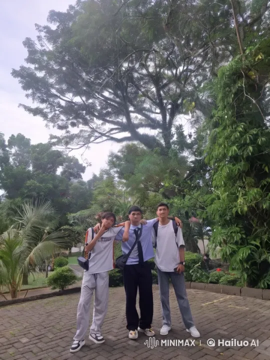 Friends Display Kung Fu Skills in Lush Setting – AI Generated Video | Hailuo AI