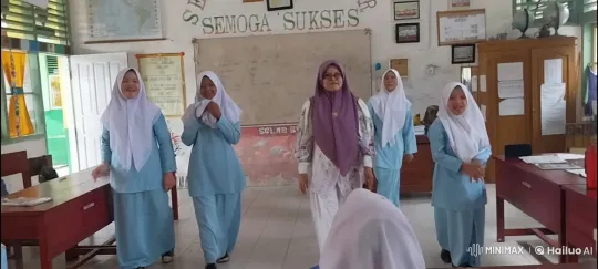 Kungfu Practitioners Showcase Grace and Strength in Classroom Setting – AI Generated Video | Hailuo AI