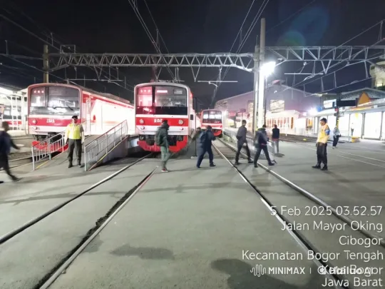 Night at Java Barat Train Station: High-Energy Kung Fu Display – AI Generated Video | Hailuo AI
