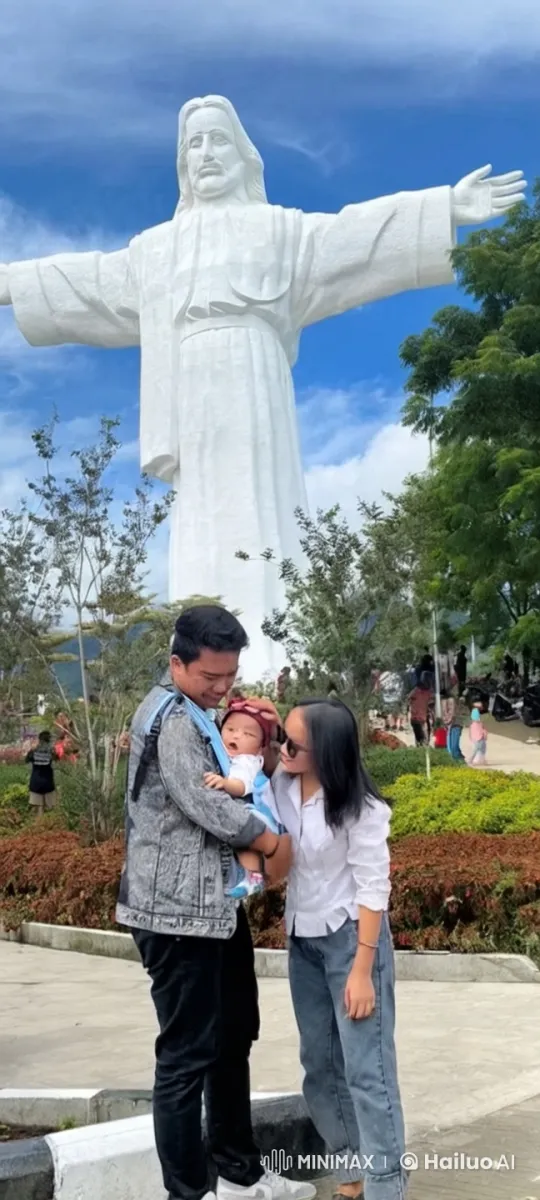 Family Watches Kung Fu Display in Park Setting – AI Generated Video | Hailuo AI