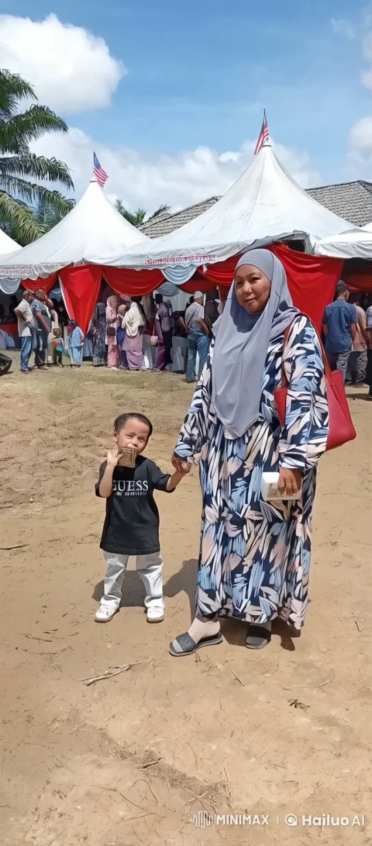 Boy Surprises with Kung Fu Moves at Outdoor Festival – AI Generated Video | Hailuo AI