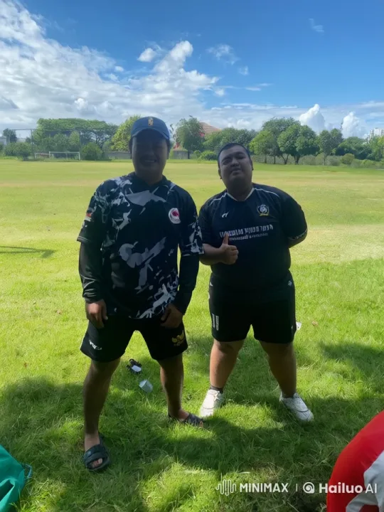 Dynamic Kungfu Sparring on a Sunny Grass Field – AI Generated Video | Hailuo AI
