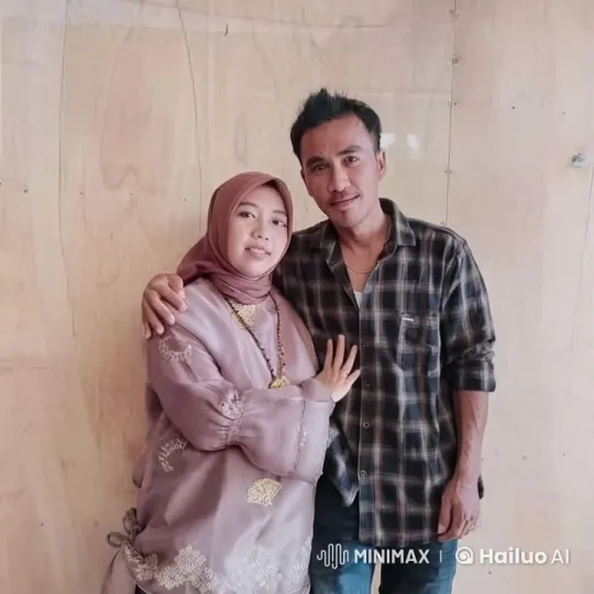Traditional Attire and Kungfu Playfulness in Close Couple Scene – AI Generated Video | Hailuo AI