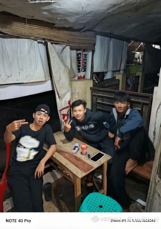 Young Men Transform Small Room into Kung Fu Battlefield – AI Generated Video | Hailuo AI