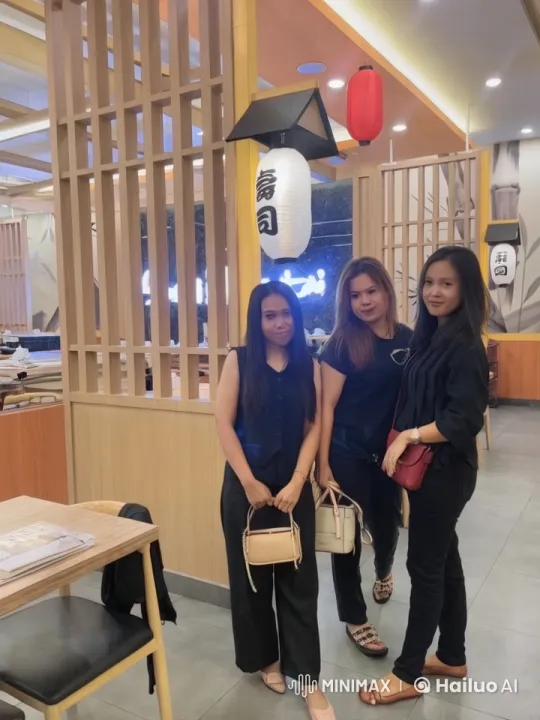 Three Women in Restaurant Engage in Physical Altercation – AI Generated Video | Hailuo AI