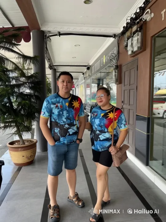 Couple's Animated Street Adventure in Live2D – AI Generated Video | Hailuo AI
