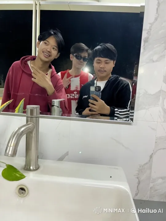 Dynamic Kungfu Fight in a Bright Bathroom – AI Generated Video | Hailuo AI