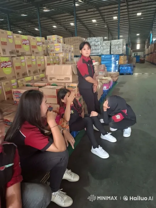 Warehouse Workers Perform Impressive Kungfu Skills – AI Generated Video | Hailuo AI