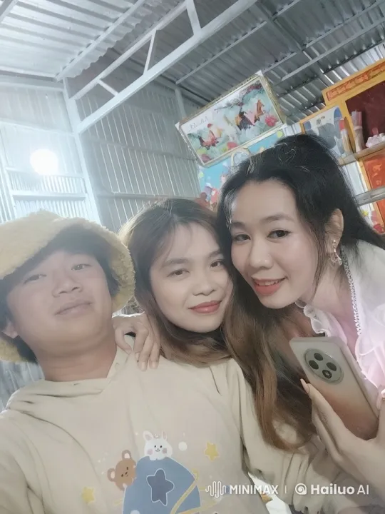 Three Friends Enjoy Playful Teasing in Colorful Setting – AI Generated Video | Hailuo AI