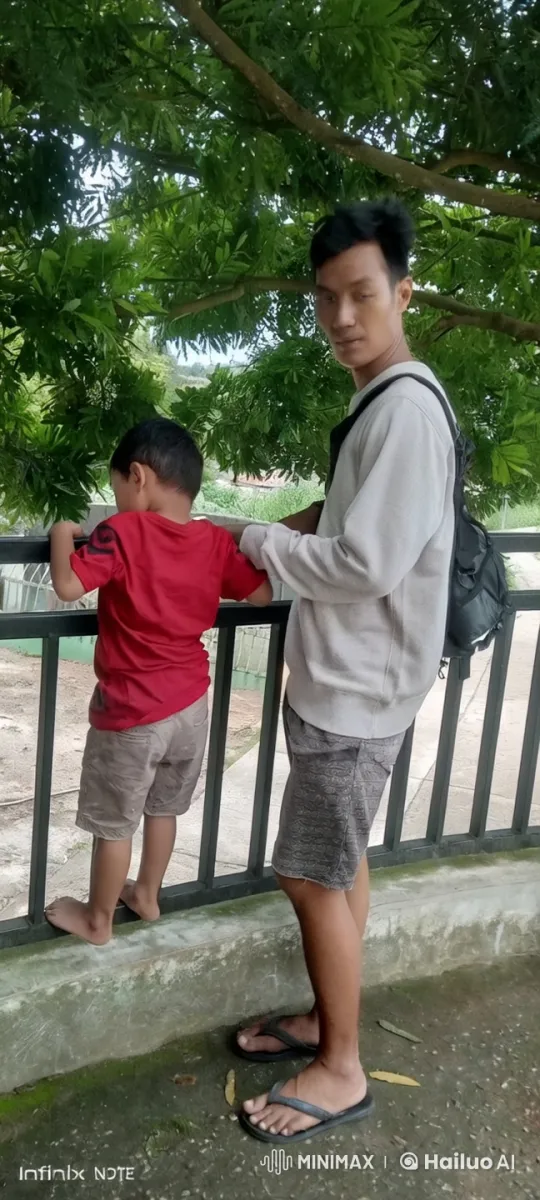 Boy Practices Wing Chun in Peaceful Park – AI Generated Video | Hailuo AI