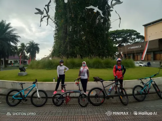 Cyclists Demonstrate Kungfu in Live2D Animation – AI Generated Video | Hailuo AI