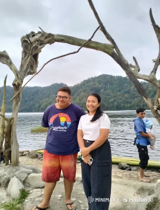 Kung Fu Practitioners Engage in Lakeside Training – AI Generated Video | Hailuo AI