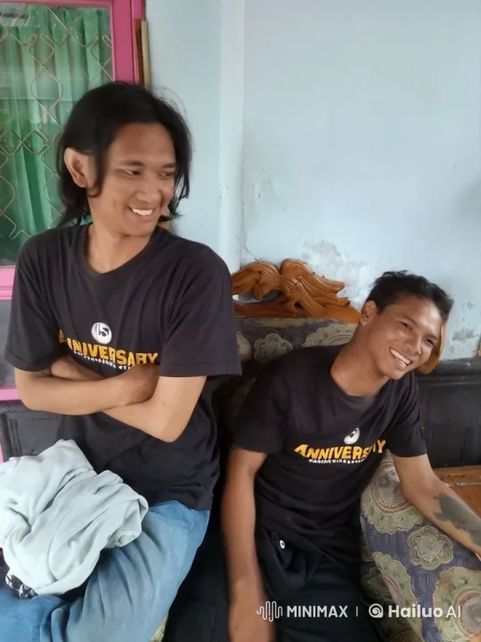 Anniversary Fight: Men Clash on Couch – AI Generated Video | Hailuo AI