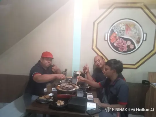Three Friends Enjoying a Meal Together – AI Generated Video | Hailuo AI