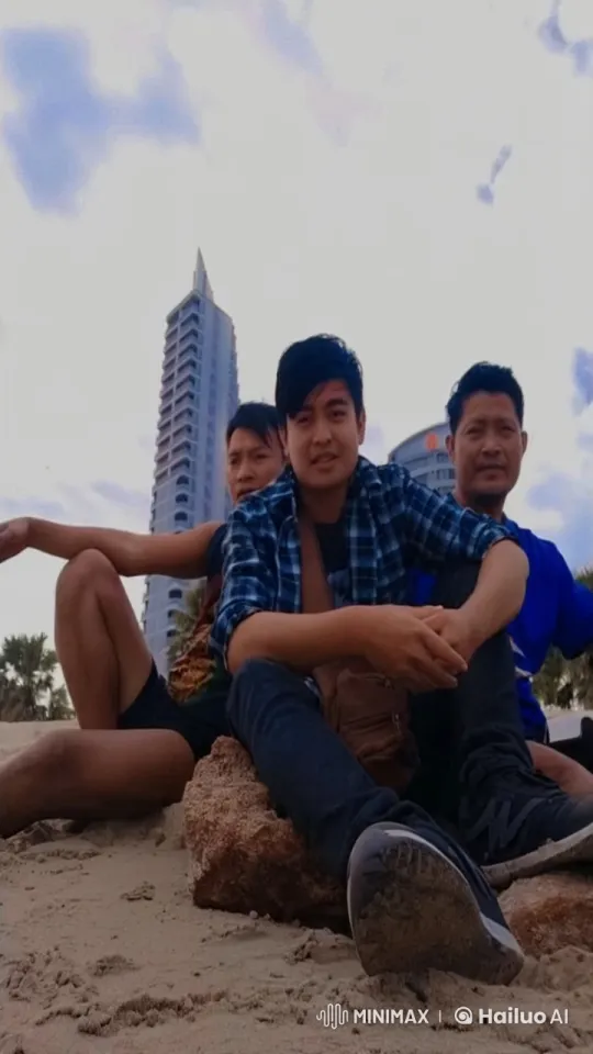 Beach Kung Fu Fight: Dynamic Martial Arts Display – AI Generated Video | Hailuo AI