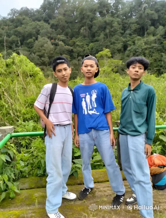 Young Men Showcase Kung Fu Skills in Lush Forest Setting – AI Generated Video | Hailuo AI