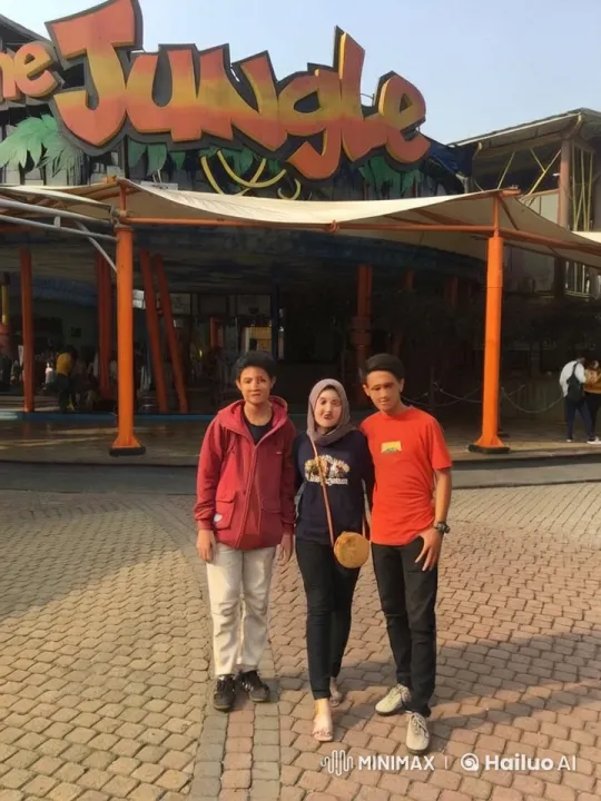Amusement Park Kungfu Display by Friends – AI Generated Video | Hailuo AI