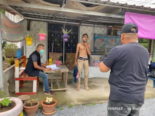 Kung Fu Fight Scene with Shirtless Fighter – AI Generated Video | Hailuo AI
