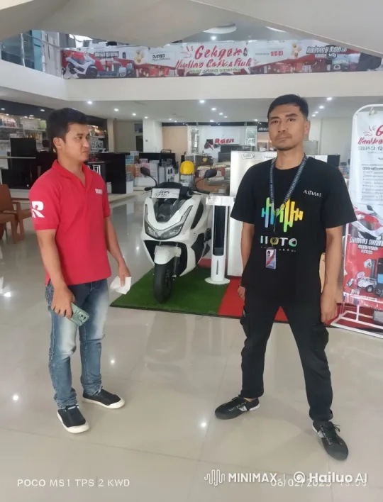 Electronics Store Kung Fu Showdown – AI Generated Video | Hailuo AI