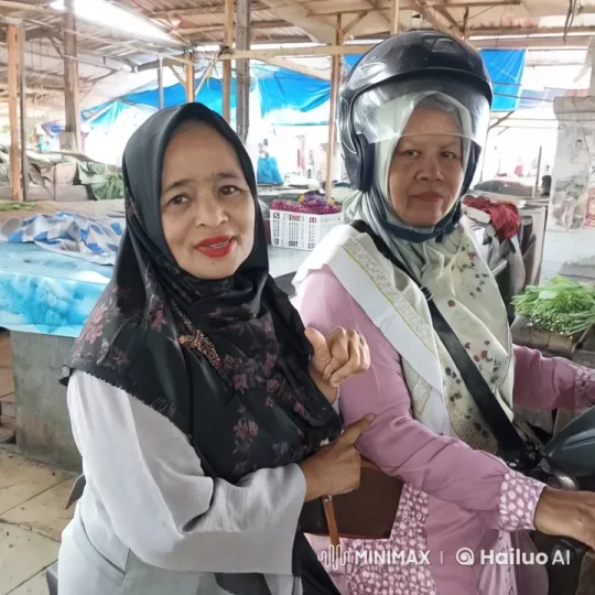 Muslim Women's Martial Arts Battle in Bustling Market – AI Generated Video | Hailuo AI