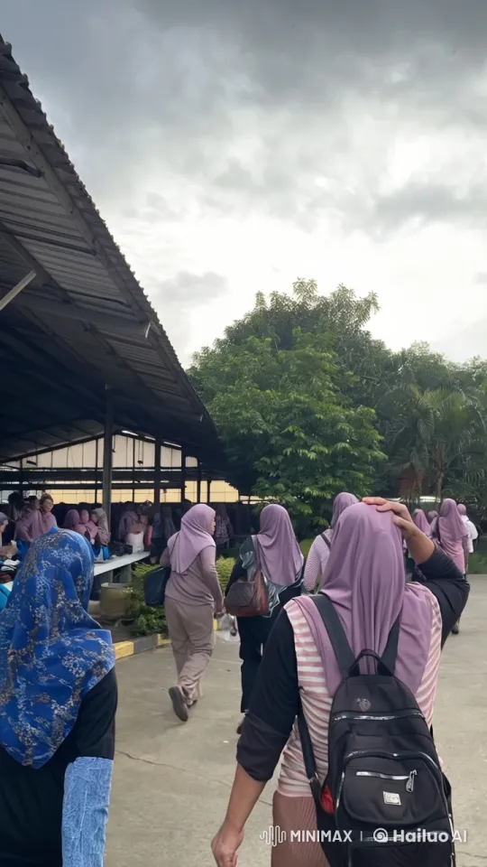 Women's Kung Fu Training Session in Outdoor Setting – AI Generated Video | Hailuo AI