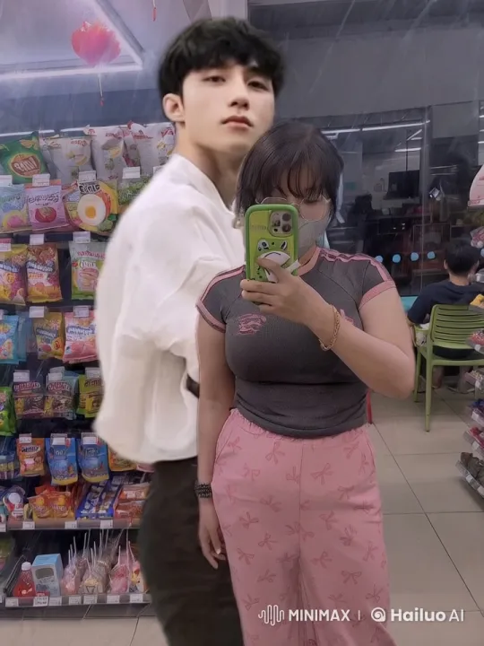 Young Couple Takes Selfie in Convenience Store – AI Generated Video | Hailuo AI