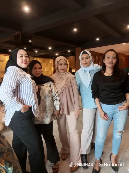 Women's Graceful Kungfu & Wing Chun Display in Stylish Interior – AI Generated Video | Hailuo AI