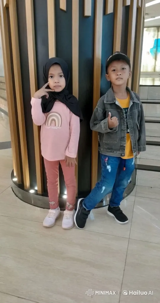 Children Perform Impromptu Kungfu on Artistic Panel – AI Generated Video | Hailuo AI