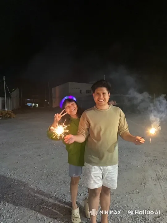 Nighttime Sparkler Fight with Acrobatic Kung Fu Moves – AI Generated Video | Hailuo AI