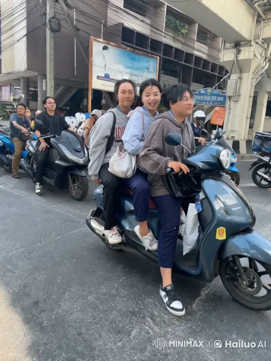 Kung Fu Showdown on Bustling Street – AI Generated Video | Hailuo AI