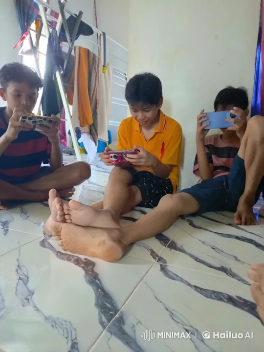 Children's Playful Kung Fu Battle Amidst Gaming Fun – AI Generated Video | Hailuo AI