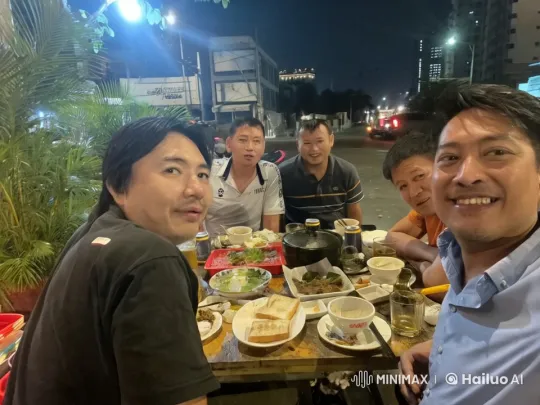 Outdoor Kung-Fu Display Surprises Diners at Night – AI Generated Video | Hailuo AI