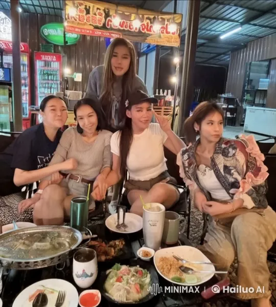 Women Display Martial Arts Skills at Evening Food Stall – AI Generated Video | Hailuo AI