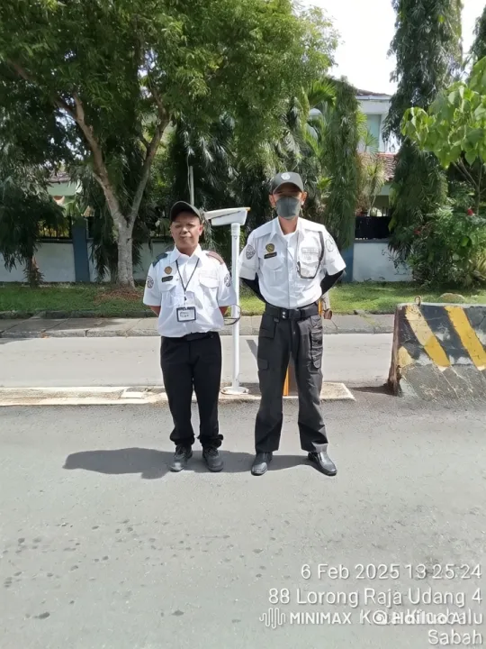Security Guards Practicing Kung Fu in Kota Kinabalu – AI Generated Video | Hailuo AI