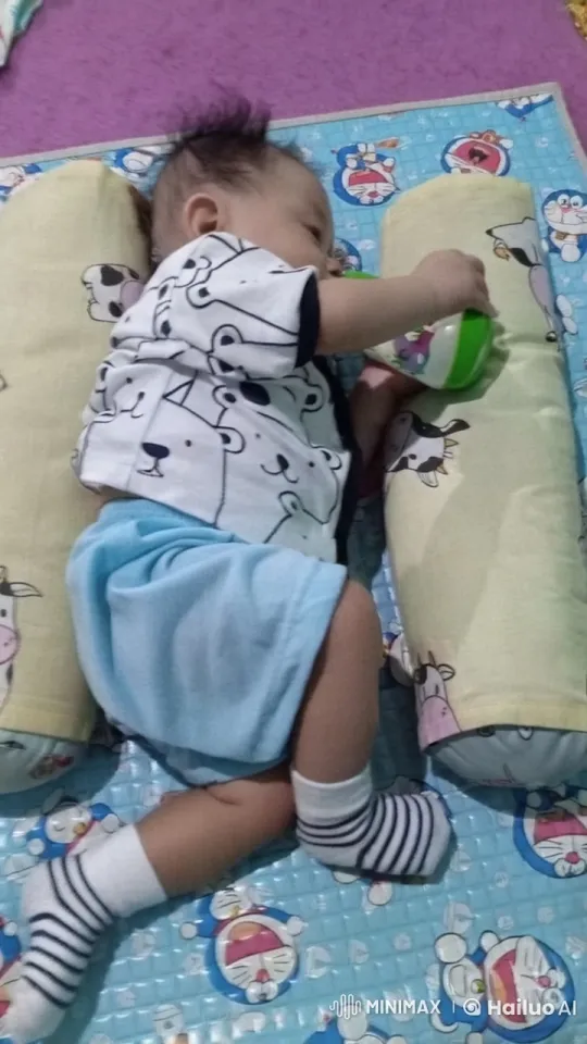 Baby Joyfully Jumps on Play Mat with Excitement – AI Generated Video | Hailuo AI