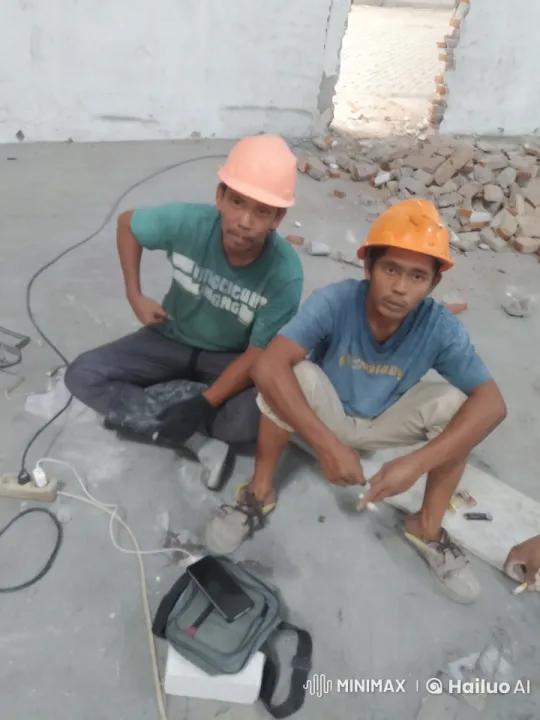 Construction Workers Practice Wingchun and Karate – AI Generated Video | Hailuo AI