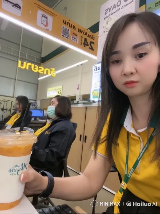 Office Worker Performs Impromptu Kung Fu – AI Generated Video | Hailuo AI